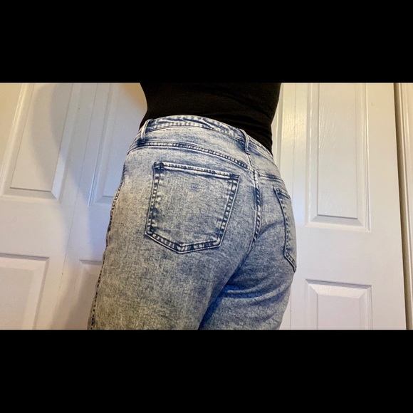 High Rise Jeans - Picture 3 of 4